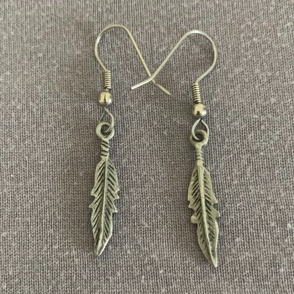 2/$20 Leaf Earrings - 2 Pair - 1 Gold/1 Silver - Picture 2 of 7